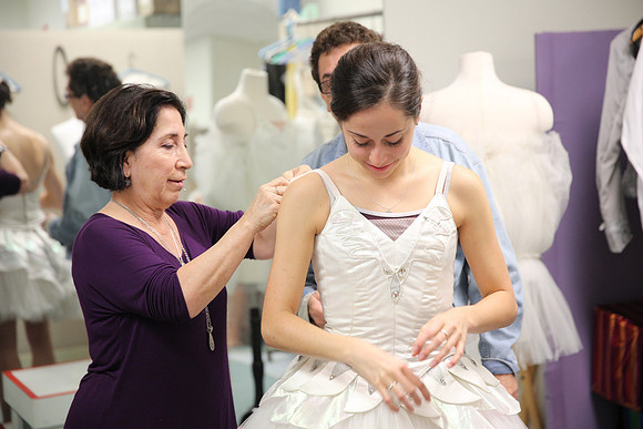 20150901_Fitting_Swan_Lake_Wardrobe_IMG_6286
