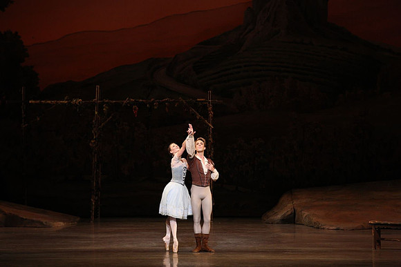20161020_MCB_Giselle_Act1_DRNN_Arsht_9C7C0229