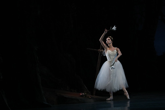 20161020_MCB_Giselle_Act2_DRDA_Arsht_73A6050