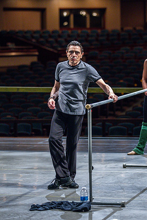 20091019_8000_DG_MCB_ZIff_Theatre_warm-up_10202011_AL1B9433_Keyworded