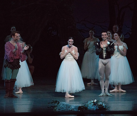 20161022_MCB_Giselle_Act2_2Cast_Tricia_Arsht_73A1254