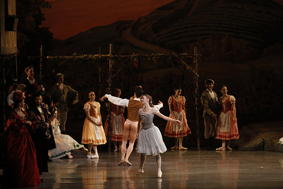 20161021_MCB_Giselle_Act1_Preformance_Arsht_73A0101