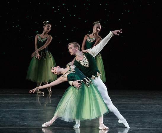 20171021_Emeralds_PR_2Cast_CU_73A3763
