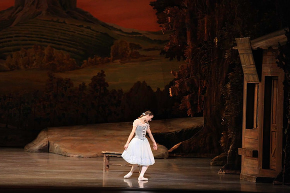 20161020_MCB_Giselle_Act1_DRNN_Arsht_9C7C0168
