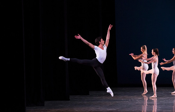 20150108_MCB_SI3M_Dress_Hear_the_Dance_CG3P0238