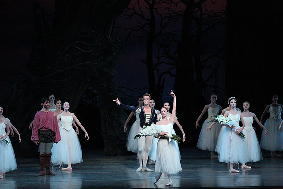 20161021_MCB_Giselle_Act2_Preformance_Arsht_9C7C0084
