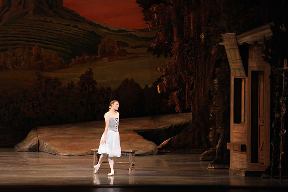 20161020_MCB_Giselle_Act1_DRNN_Arsht_9C7C0172