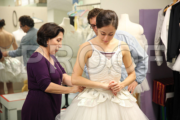 20150901_Fitting_Swan_Lake_Wardrobe_IMG_6279