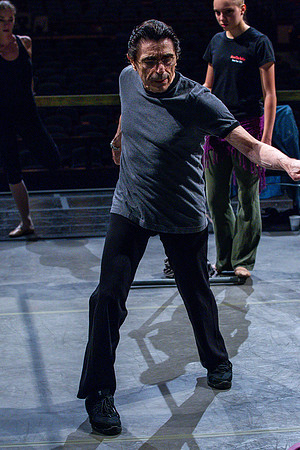 20091019_8000_DG_MCB_ZIff_Theatre_warm-up_10202011_AL1B9821_Keyworded