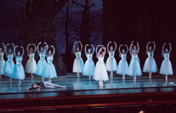 20161022_MCB_Giselle_Act2_2Cast_Tricia_Arsht_73A0678