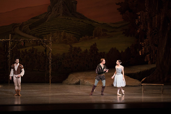 20161022_MCB_Giselle_Act1_2Cast_Tricia_Arsht_Arsht_73A6003