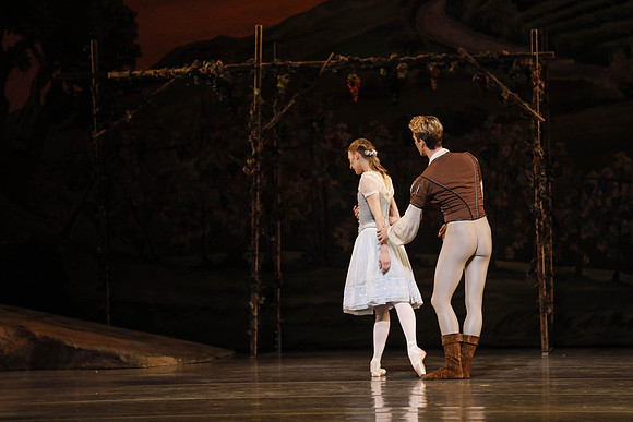 20161020_MCB_Giselle_Act1_DRDA_Arsht_73A3553