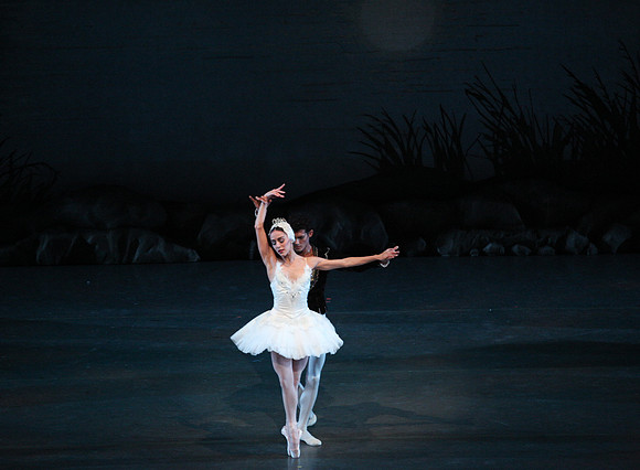 20151114_Swan_Lake_George_Balanchine_Kravis_IMG_6798