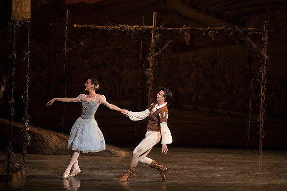 20161022_MCB_Giselle_Act1_2Cast_Tricia_Arsht_Arsht_73A5796