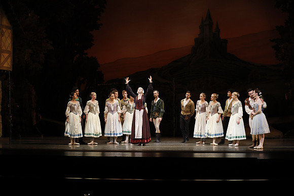 20161020_MCB_Giselle_2Cast_Act1_no Makeup_DRDA_Arsht_73A0124