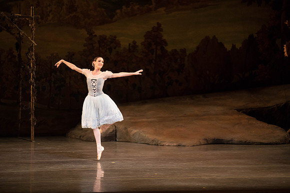 20161022_MCB_Giselle_Act1_2Cast_Tricia_Arsht_Arsht_73A5707