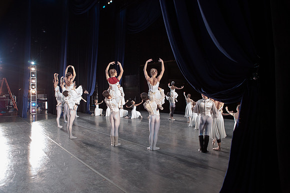 7025_DG_VISCERA_Lian_Scarlett's_Rehersal_Miami_City_Ballet_FL_IMG_9308-2