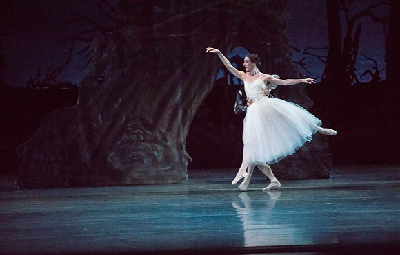 20161022_MCB_Giselle_Act2_2Cast_Tricia_Arsht_73A0591