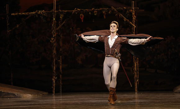 20161020_MCB_Giselle_Act1_DRDA_Arsht_73A3392