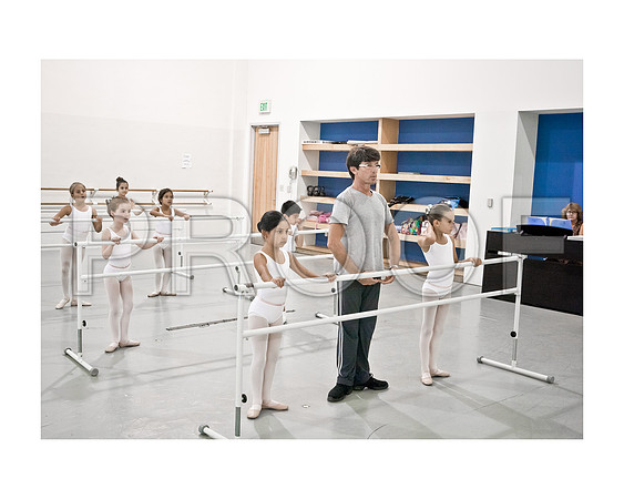 6038_DG_Miami_Ballet_Rehersal_Kids_3_FL_ZV4N8990