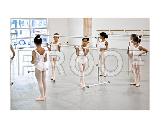 6038_DG_Miami_Ballet_Rehersal_Kids_3_FL_ZV4N8963