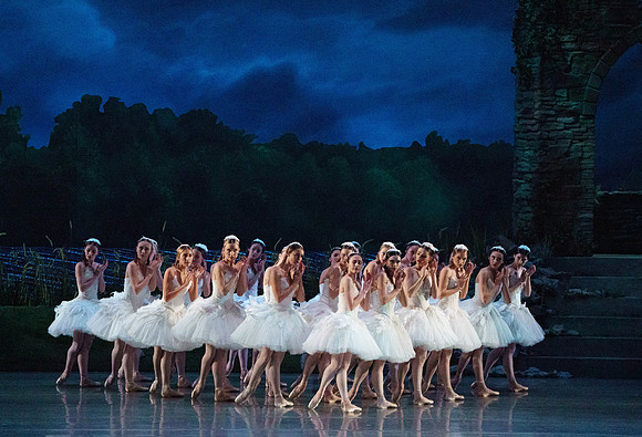 Swan_Lake_2_Cast_Jennifer_MCB_0449