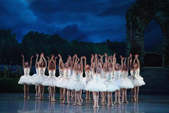 Swan_Lake_2_Cast_Jennifer_MCB_0440