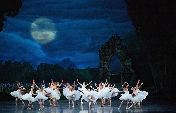 Swan_Lake_2_Cast_Jennifer_MCB_0476