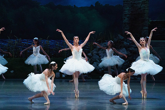 Swan_Lake_2_Cast_Jennifer_MCB_0689