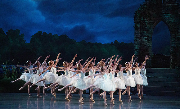 Swan_Lake_2_Cast_Jennifer_MCB_0435