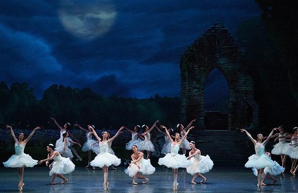 Swan_Lake_2_Cast_Jennifer_MCB_0684