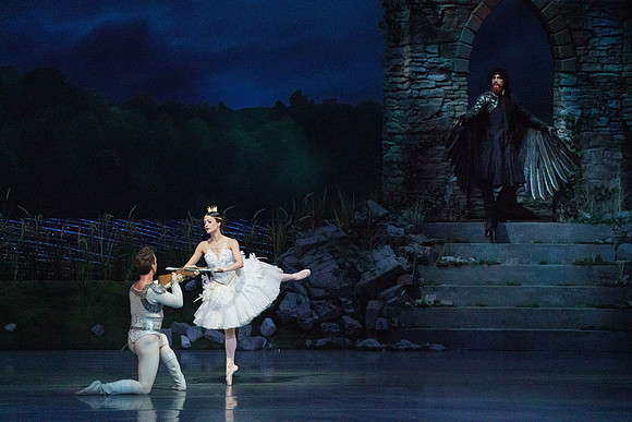 Swan_Lake_2_Cast_Jennifer_MCB_0327