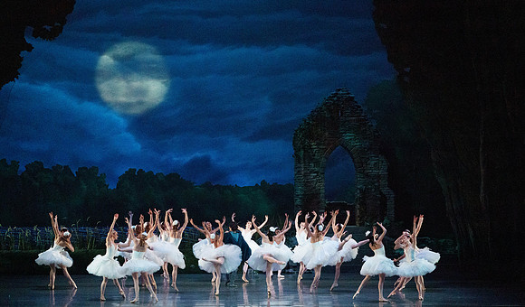 Swan_Lake_2_Cast_Jennifer_MCB_0470