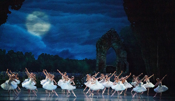 Swan_Lake_2_Cast_Jennifer_MCB_0368