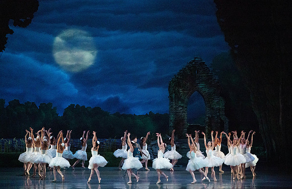Swan_Lake_2_Cast_Jennifer_MCB_0477