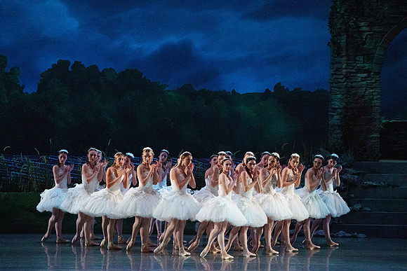 Swan_Lake_2_Cast_Jennifer_MCB_0448