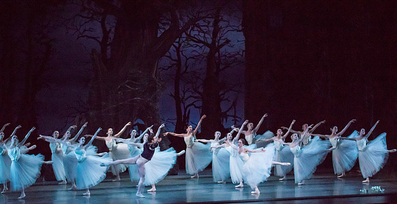 20161022_MCB_Giselle_Act2_2Cast_Tricia_Arsht_73A0659