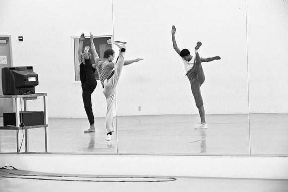 20110617_6000_DG_MCB-1497b&w