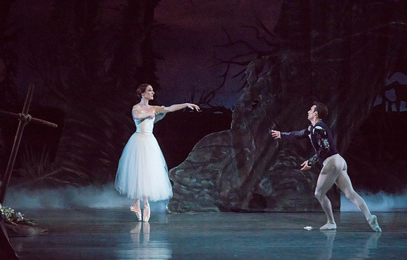20161022_MCB_Giselle_Act2_2Cast_Tricia_Arsht_73A0895