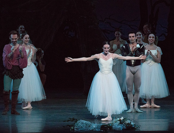 20161022_MCB_Giselle_Act2_2Cast_Tricia_Arsht_73A1261