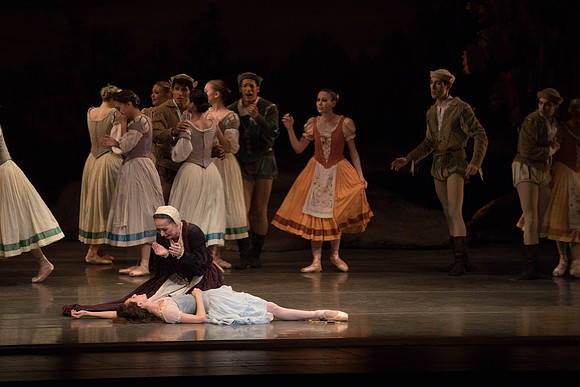 20161022_MCB_Giselle_Act1_2Cast_Tricia_Arsht_73A9362