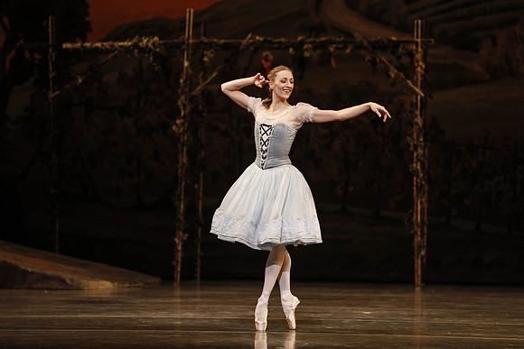 20161020_MCB_Giselle_Act1_DRDA_Arsht_73A3497