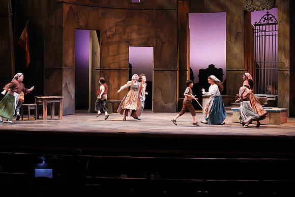 20161111_Carmen_DR_2Cast_S5D7119
