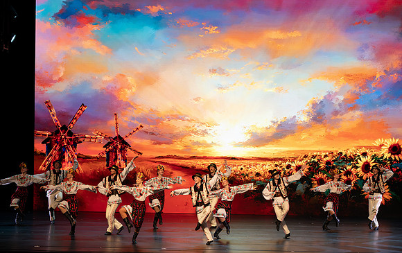 20241026_-Bukovynian Folk dance__DSC1371-Enhanced-NR