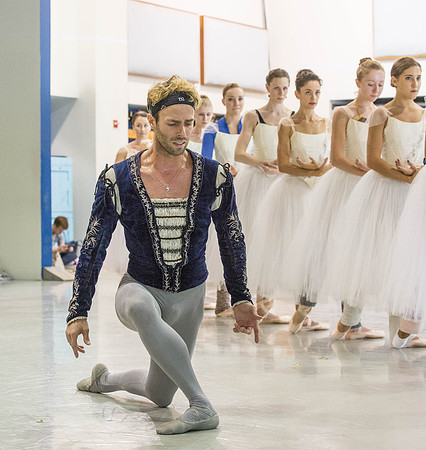 20161013_MCB_Giselle_Act1_Rehersal_Studio9C7C0045