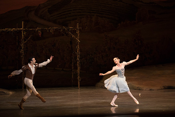 20161022_MCB_Giselle_Act1_2Cast_Tricia_Arsht_Arsht_73A5943