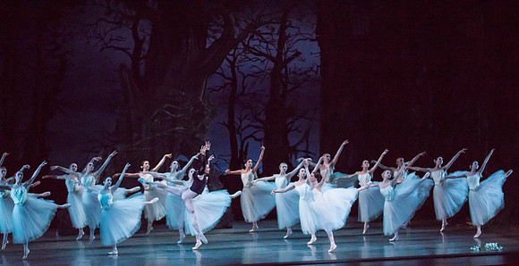 20161022_MCB_Giselle_Act2_2Cast_Tricia_Arsht_73A0658
