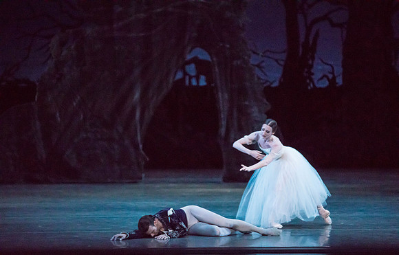 20161022_MCB_Giselle_Act2_2Cast_Tricia_Arsht_73A0692