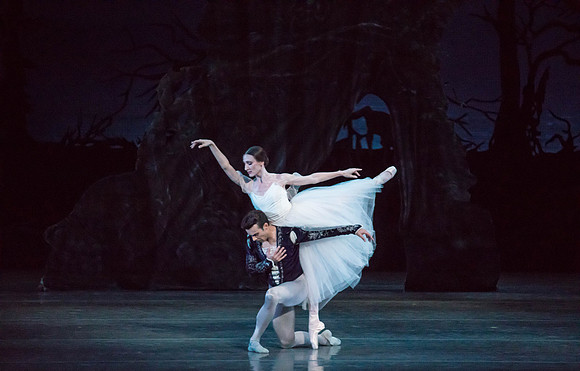 20161022_MCB_Giselle_Act2_2Cast_Tricia_Arsht_73A0050