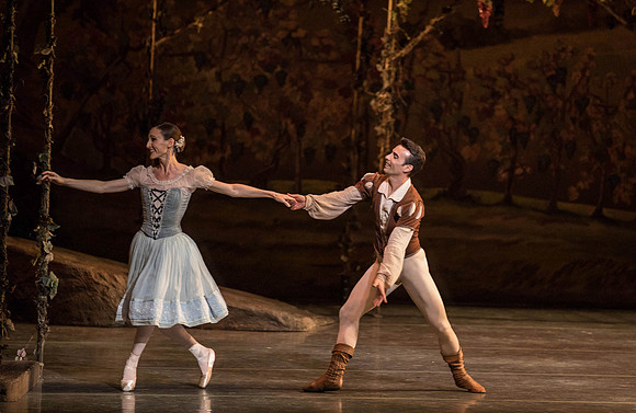 20161022_MCB_Giselle_Act1_2Cast_Tricia_Arsht_Arsht_73A5805